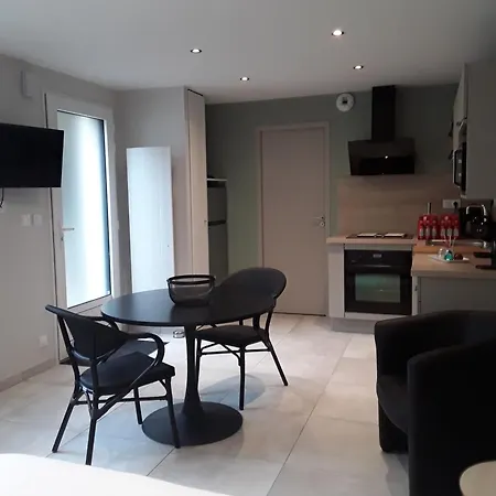 Des Pres Apartment