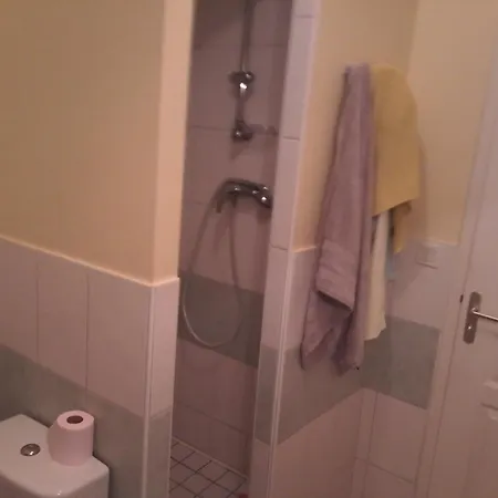 Des Pres Apartment *